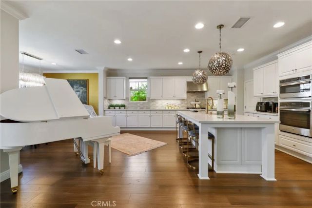 111 Bumblebee, Irvine, CA 92618