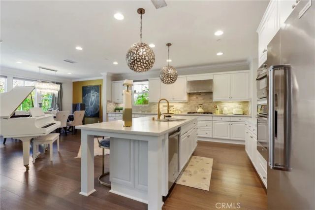 111 Bumblebee, Irvine, CA 92618