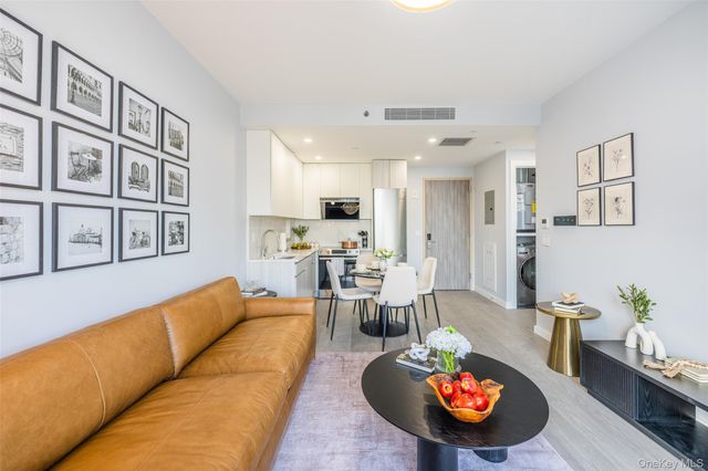 134-11 Franklin Avenue 9A, Flushing, NY 11355