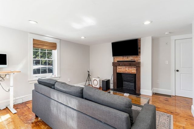 8 Osborne 1, Salem, MA 01970