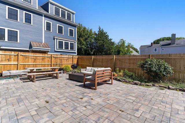 8 Osborne 1, Salem, MA 01970