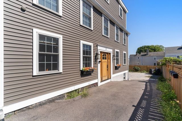 8 Osborne 1, Salem, MA 01970