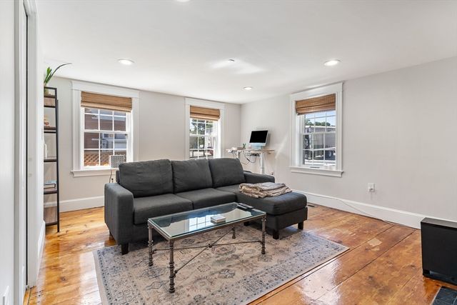 8 Osborne 1, Salem, MA 01970