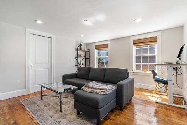 8 Osborne 1, Salem, MA 01970