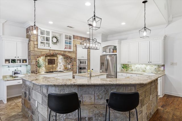 1316 Durango Springs Drive, Fort Worth, TX 76052