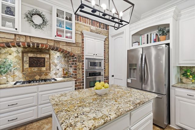 1316 Durango Springs Drive, Fort Worth, TX 76052