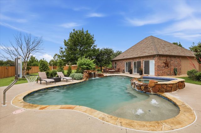 1316 Durango Springs Drive, Fort Worth, TX 76052