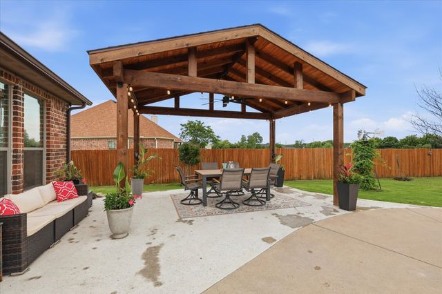 1316 Durango Springs Drive, Fort Worth, TX 76052