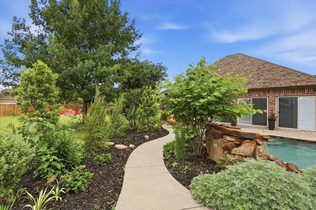 1316 Durango Springs Drive, Fort Worth, TX 76052