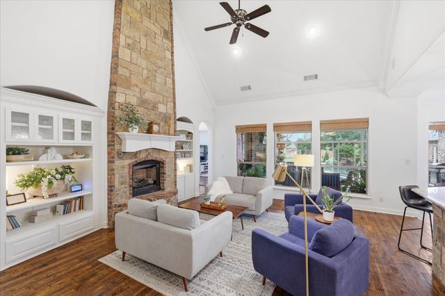 1316 Durango Springs Drive, Fort Worth, TX 76052