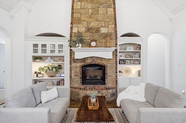 1316 Durango Springs Drive, Fort Worth, TX 76052
