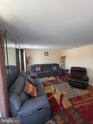152 RENNARD ST, Philadelphia, PA 19116