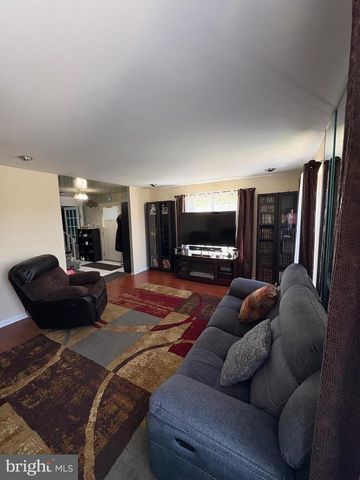 152 RENNARD ST, Philadelphia, PA 19116