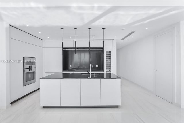300 Biscayne Blvd Way 1802, Miami, FL 33131