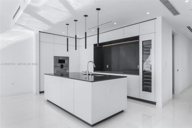 300 Biscayne Blvd Way 1802, Miami, FL 33131