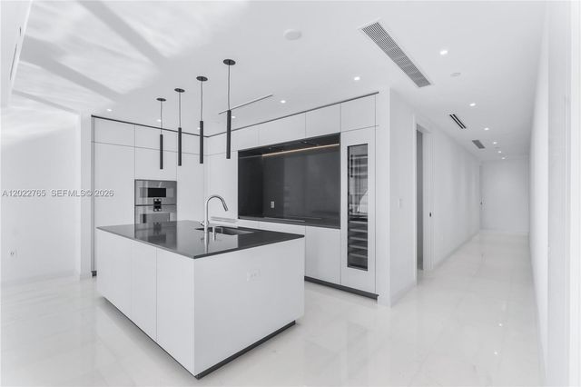 300 Biscayne Blvd Way 1802, Miami, FL 33131