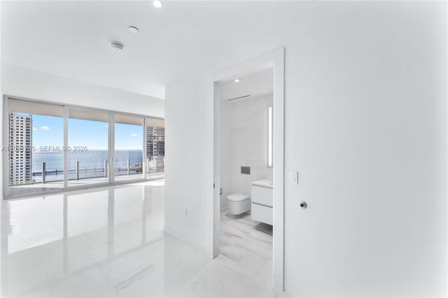 300 Biscayne Blvd Way 1802, Miami, FL 33131