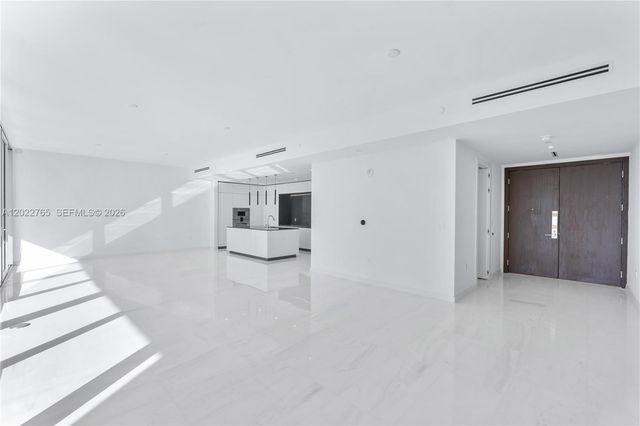 300 Biscayne Blvd Way 1802, Miami, FL 33131