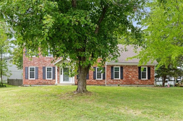 8800 W 115th Street, Overland Park, KS 66210