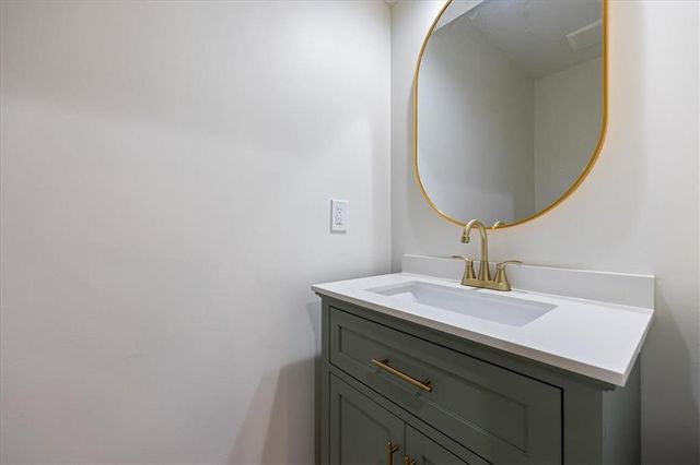 8800 W 115th Street, Overland Park, KS 66210