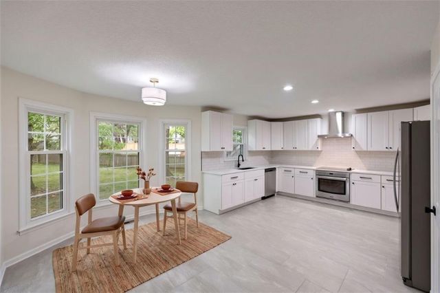 8800 W 115th Street, Overland Park, KS 66210