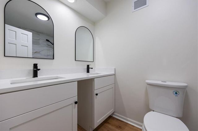 8800 W 115th Street, Overland Park, KS 66210