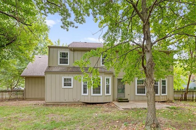 8800 W 115th Street, Overland Park, KS 66210