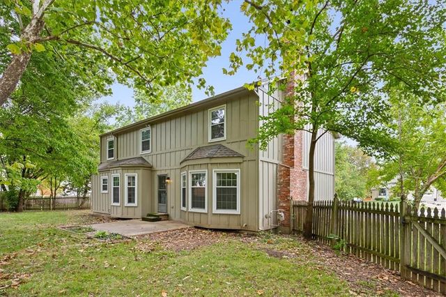 8800 W 115th Street, Overland Park, KS 66210
