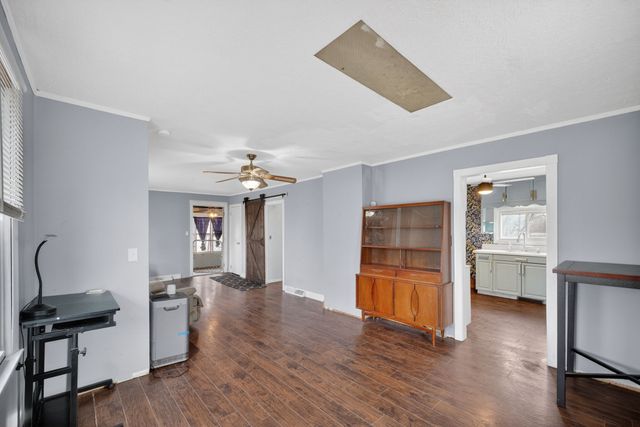 804 Lacona Avenue, Des Moines, IA 50315