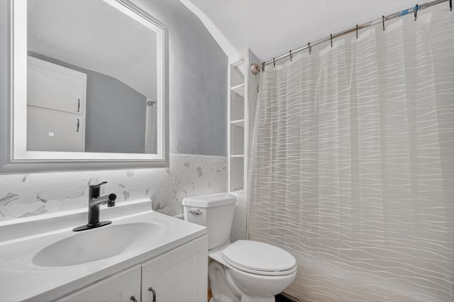 804 Lacona Avenue, Des Moines, IA 50315