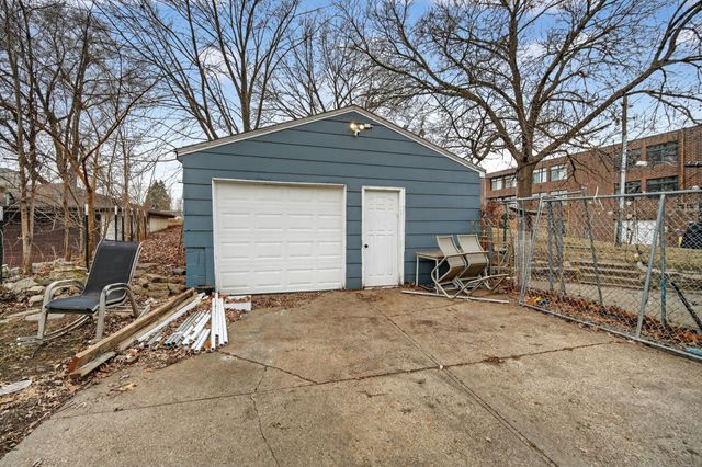 804 Lacona Avenue, Des Moines, IA 50315