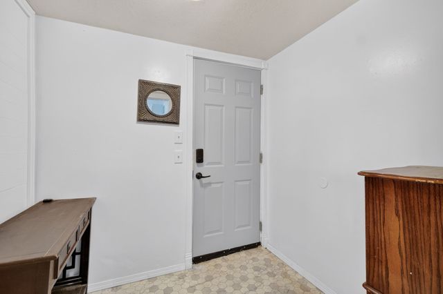 804 Lacona Avenue, Des Moines, IA 50315