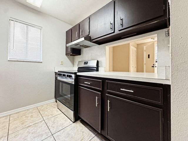 3284 S SEMORAN BOULEVARD 11, Orlando, FL 32822