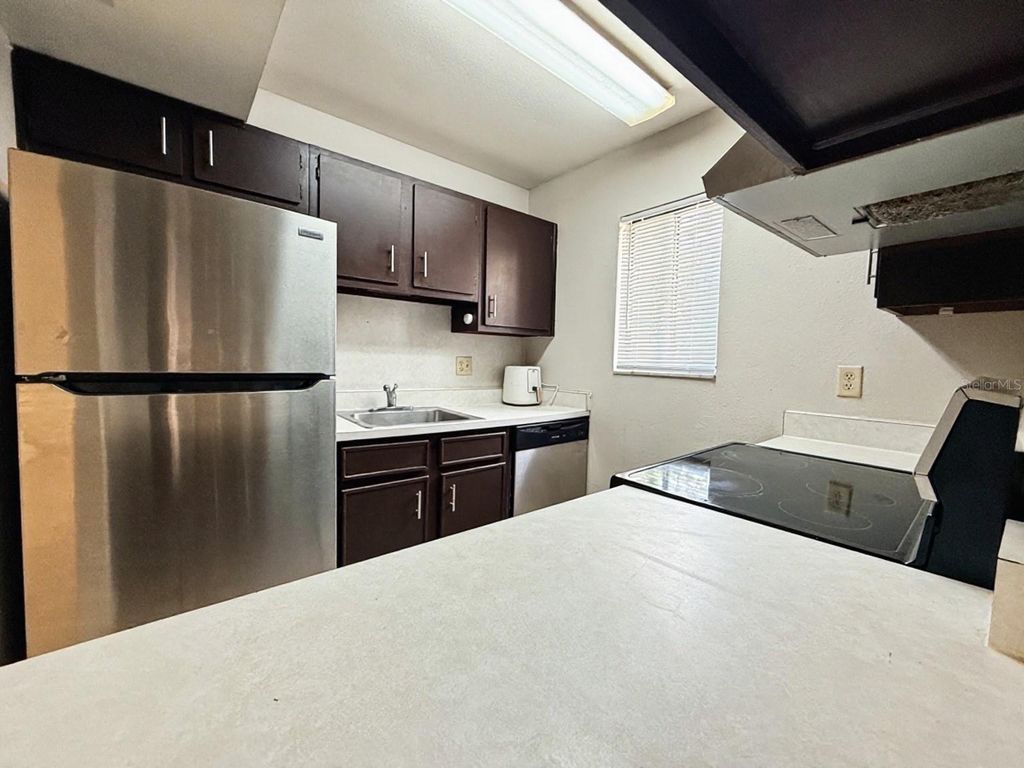 Image 11 of property listing at 3284 S SEMORAN BOULEVARD 11, Orlando, FL 32822