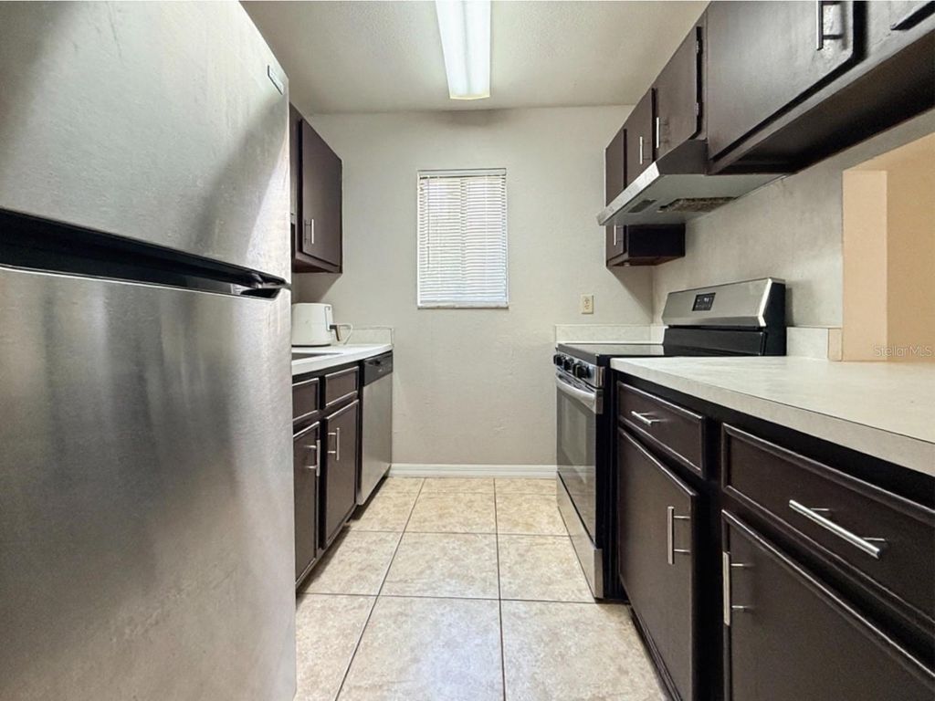 Image 12 of property listing at 3284 S SEMORAN BOULEVARD 11, Orlando, FL 32822