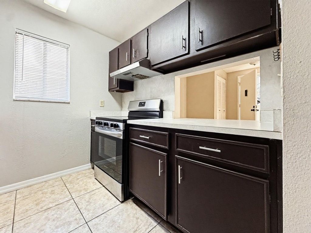 Image 13 of property listing at 3284 S SEMORAN BOULEVARD 11, Orlando, FL 32822