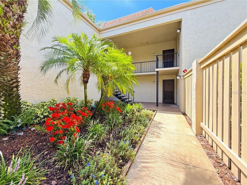 Image 3 of property listing at 3284 S SEMORAN BOULEVARD 11, Orlando, FL 32822