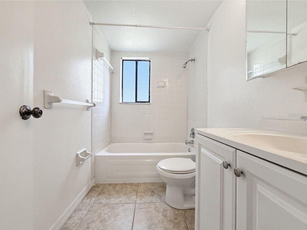 Image 23 of property listing at 3284 S SEMORAN BOULEVARD 11, Orlando, FL 32822