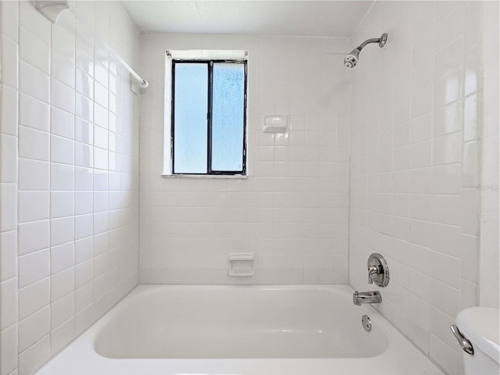 Image 24 of property listing at 3284 S SEMORAN BOULEVARD 11, Orlando, FL 32822