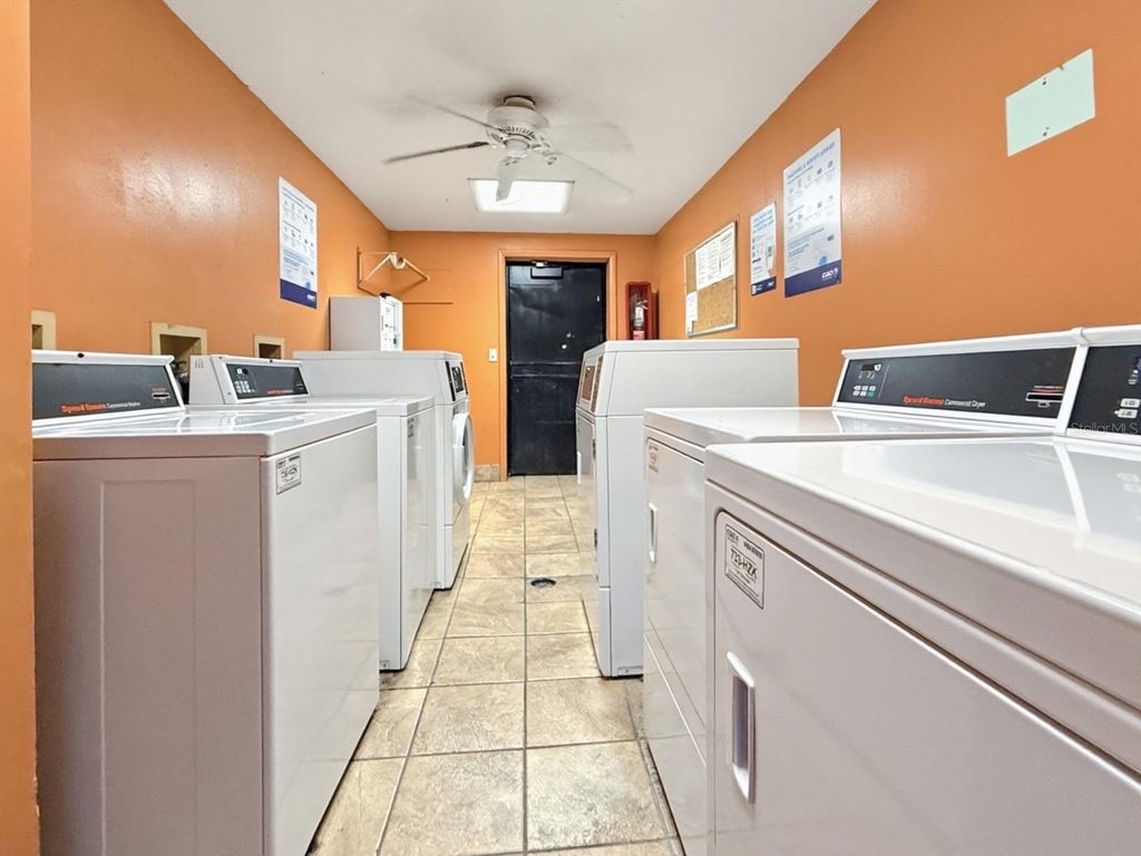 Image 25 of property listing at 3284 S SEMORAN BOULEVARD 11, Orlando, FL 32822