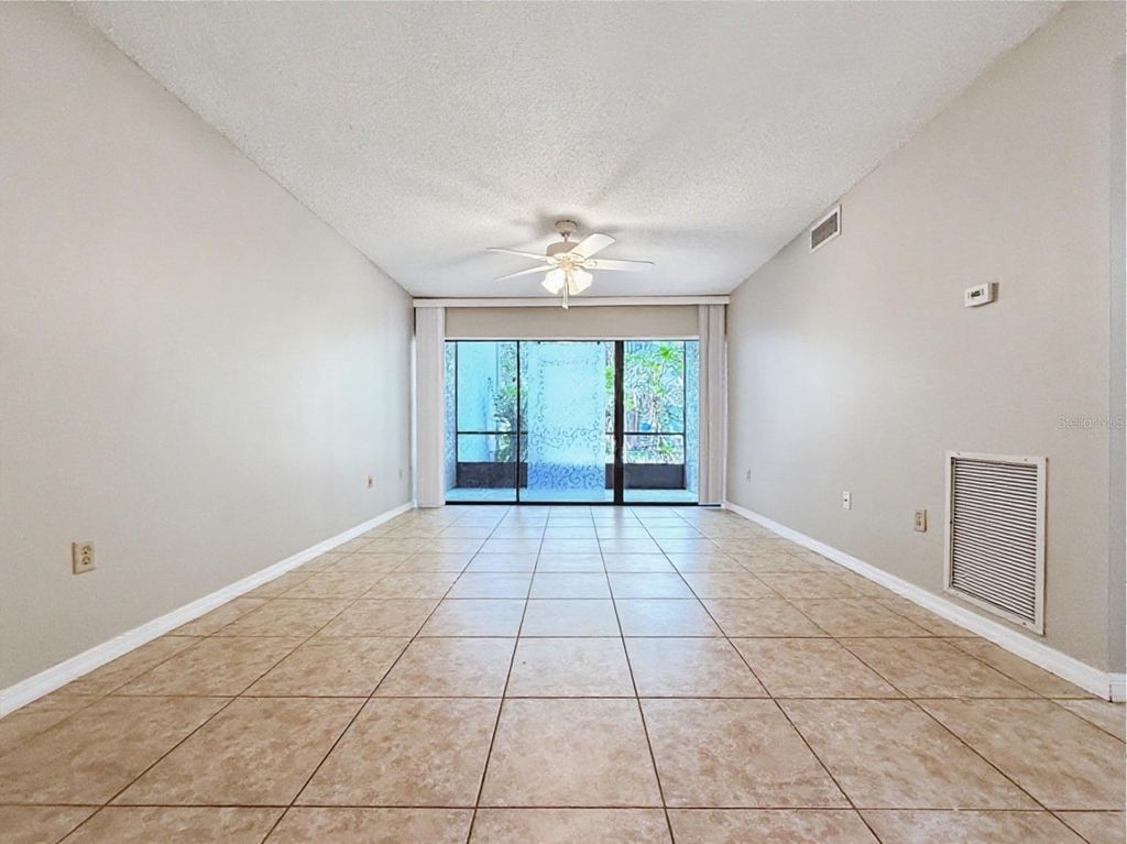 Image 6 of property listing at 3284 S SEMORAN BOULEVARD 11, Orlando, FL 32822
