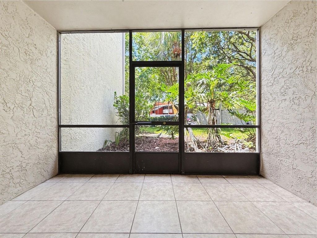 Image 8 of property listing at 3284 S SEMORAN BOULEVARD 11, Orlando, FL 32822