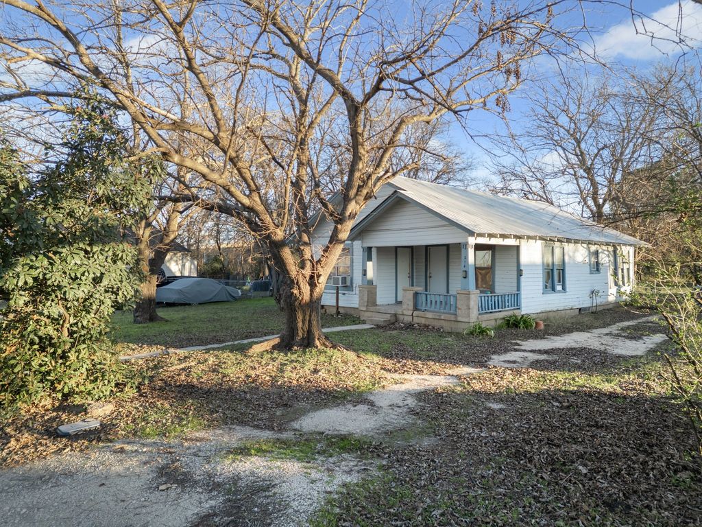 214 N Preston Street, Whitney, TX 76692