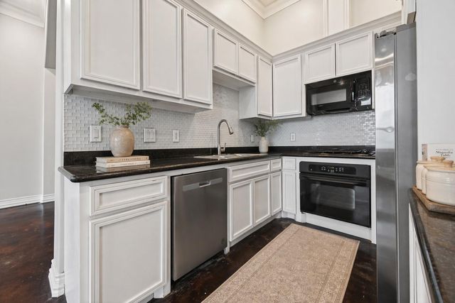 5801 Winsome Lane 202, Houston, TX 77057