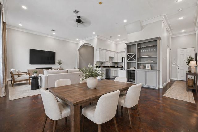 5801 Winsome Lane 202, Houston, TX 77057