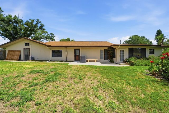 3133 BAY LANE, Clearwater, FL 33759