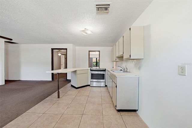 3133 BAY LANE, Clearwater, FL 33759