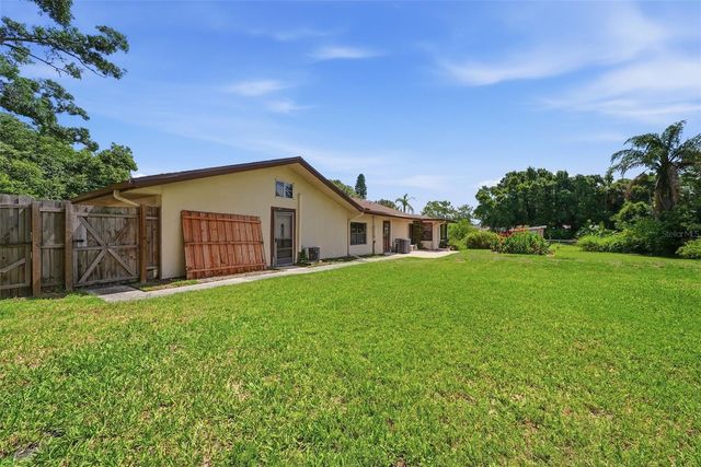 3133 BAY LANE, Clearwater, FL 33759