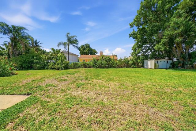3133 BAY LANE, Clearwater, FL 33759