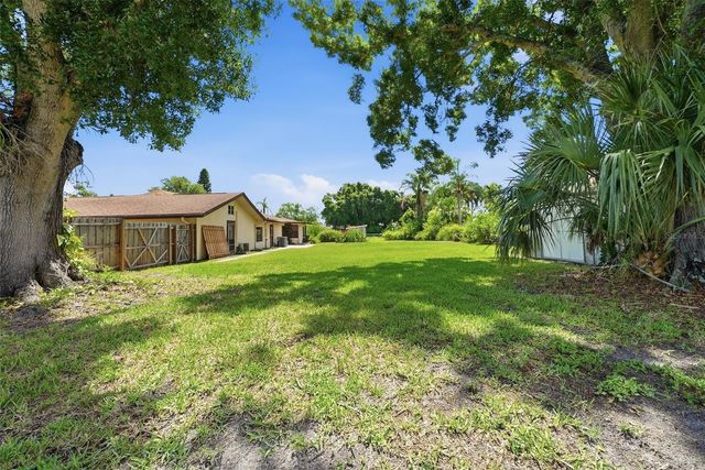 3133 BAY LANE, Clearwater, FL 33759